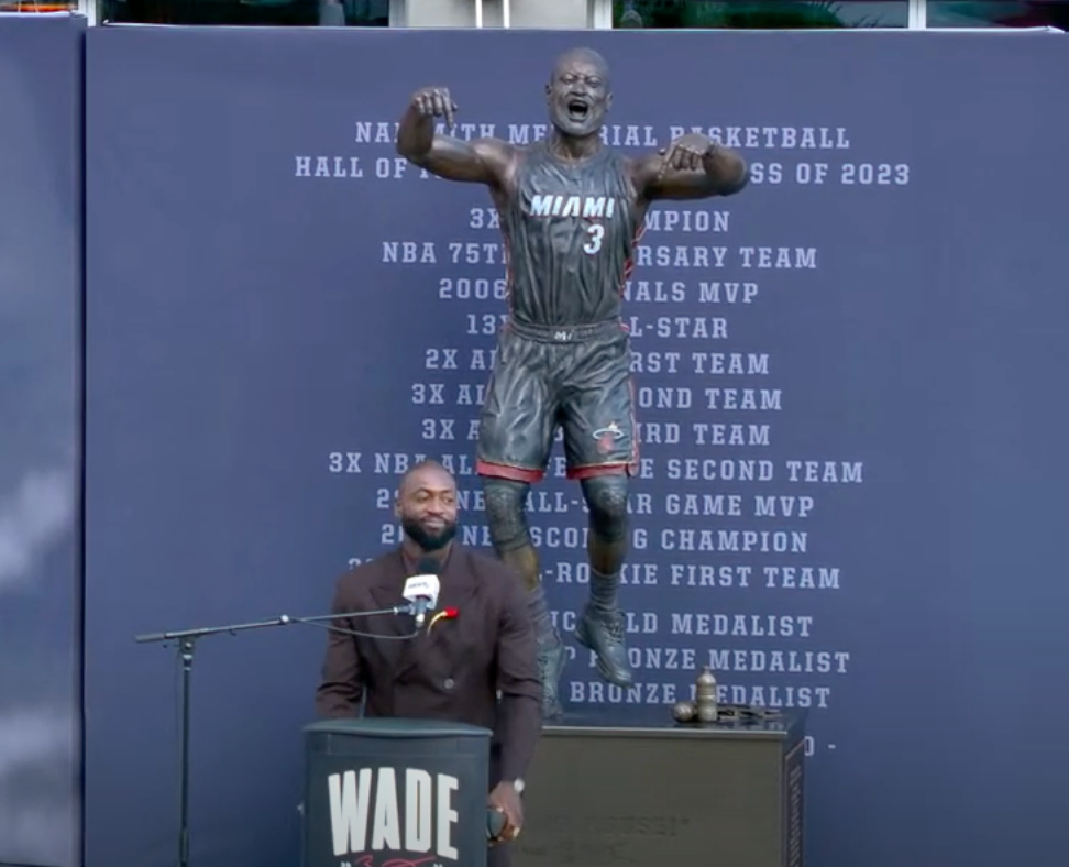 NBA fans roast Miami Heat’s new Dwyane Wade statue over total lack of(01)